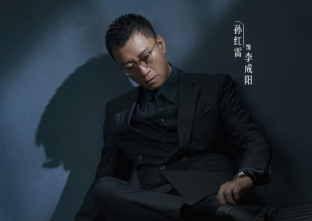 孙红雷|孙红雷带小15岁娇妻与友聚餐，饭后手牵手过二人世界，已相伴14年