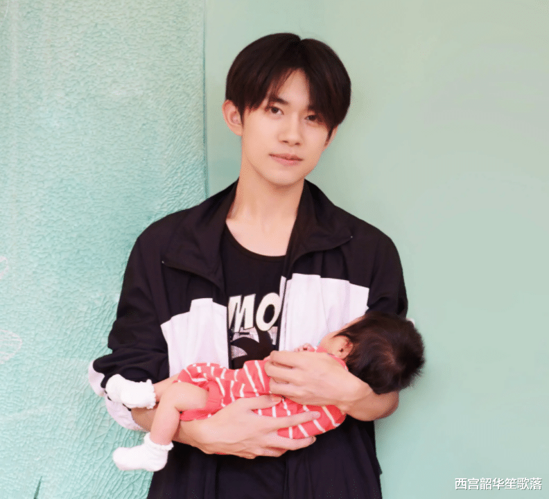 易烊千玺|明明自己也是孩子，可是易烊千玺，为什么这么受小孩子欢迎呢？