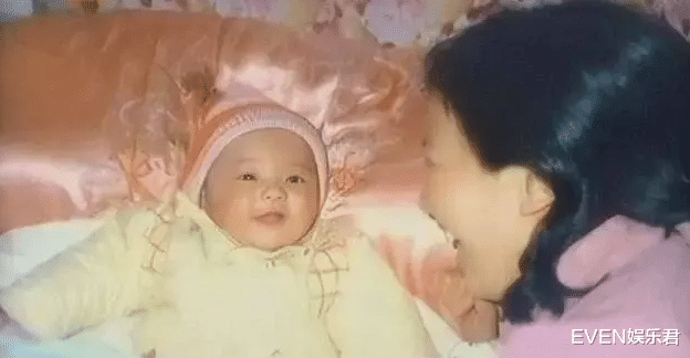 李小璐|网友曝刘亦菲5岁集体照，胖乎乎的圆脸，穿的裙子暴露父母品味