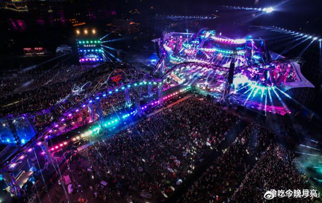 白敬亭|没有亲临华晨宇演唱会的现场，你根本不知道他为歌迷做了多少事