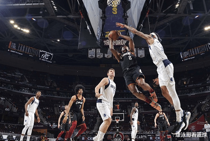 骑士队|27分大胜！东契奇15+5+5遭驱逐，双射手45分，乐福已经彻底堕落