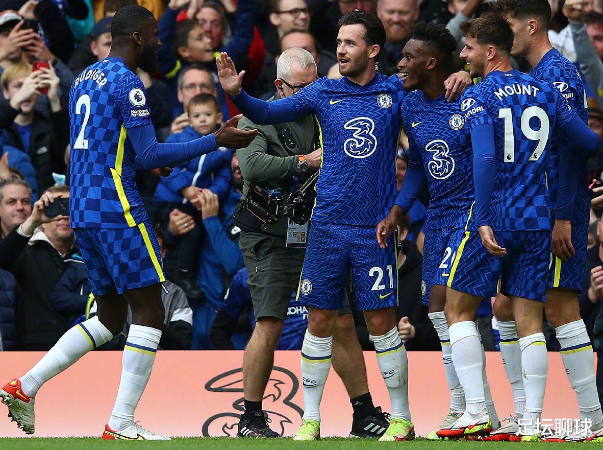英超|3-0！英超5冠王踢疯了，坐稳榜首+甩开曼城6分，后卫集体爆发进13球