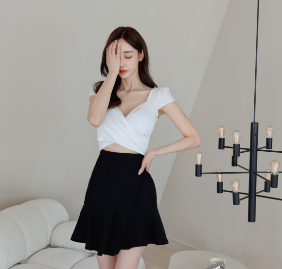 壹品穿搭|女神孙允珠高清时尚搭配：维纳斯叶絮皓白高腰包臀衣裙