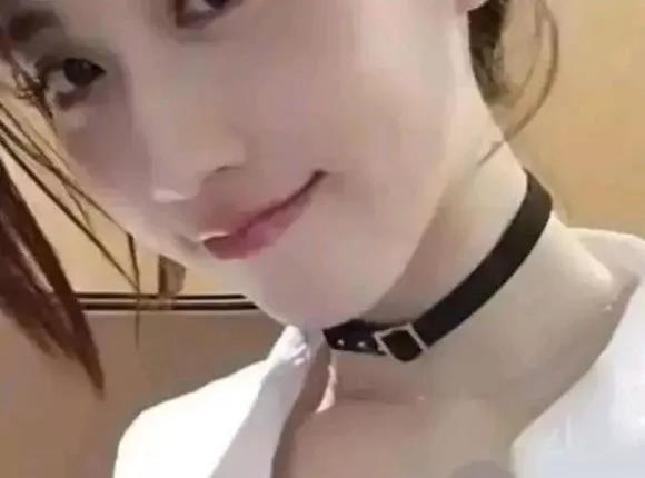 萌控孩|女生绑在脖子上的“黑带子”是啥意思?哈哈哈哈...这到底是什么神操作?