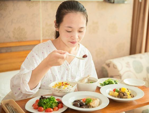 赵丽颖|养娃堪比“换脸”，看到赵丽颖的新剧照，网友酸了：不像颖宝了