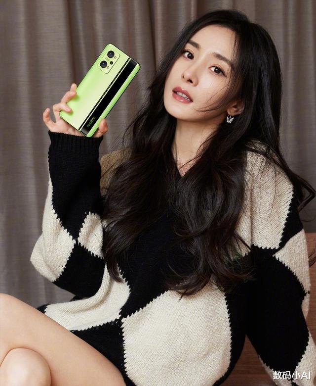 realme|镜头造型另类！realmeGT2 Pro官宣，125w快充+2K直屏