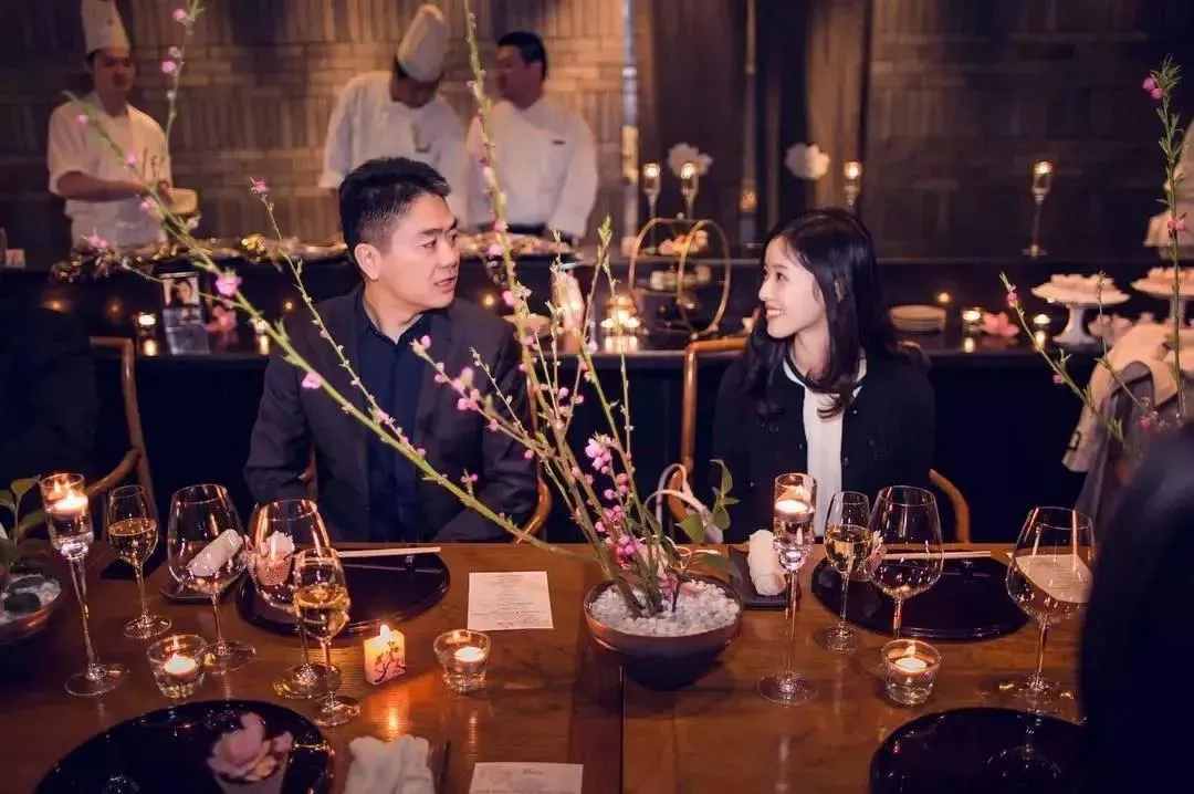 迪丽热巴|带5岁女儿爬山的章泽天,刚以1880亿身价成为最富90后