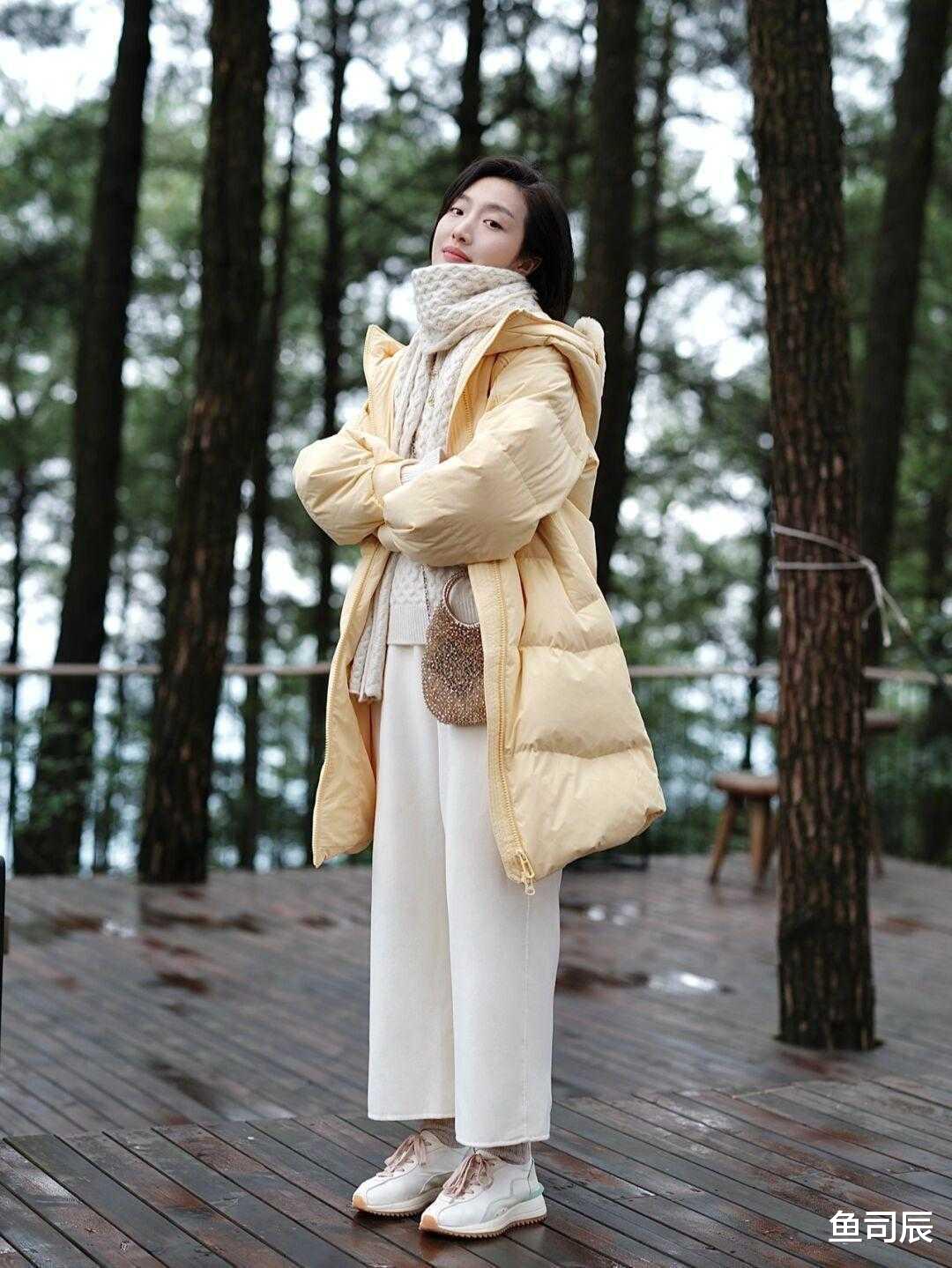 鱼司辰 中年女人衣品在于精,不在于多,今年这几款单品,时髦又有气质