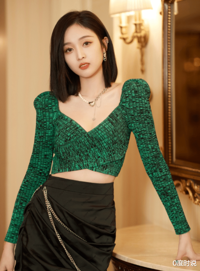 吴宣仪|铅笔腿已经过时了，看看吴宣仪的“圆规腿”，这才是人间绝色