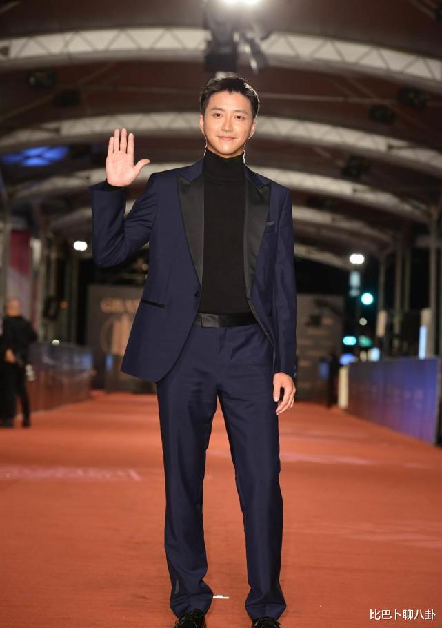 江宏杰|56届金钟红毯：刘品言显壮，郑元畅江宏杰平平无奇，多名女星成广告牌