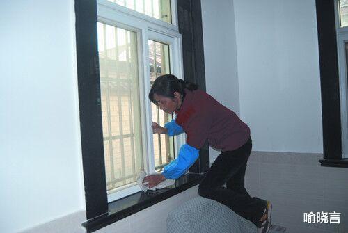 喻晓言|我是住家保姆, 我开空调，洗澡，雇主李医生竟要从我工资扣水电费的钱，我气愤之下做了让他后悔的事