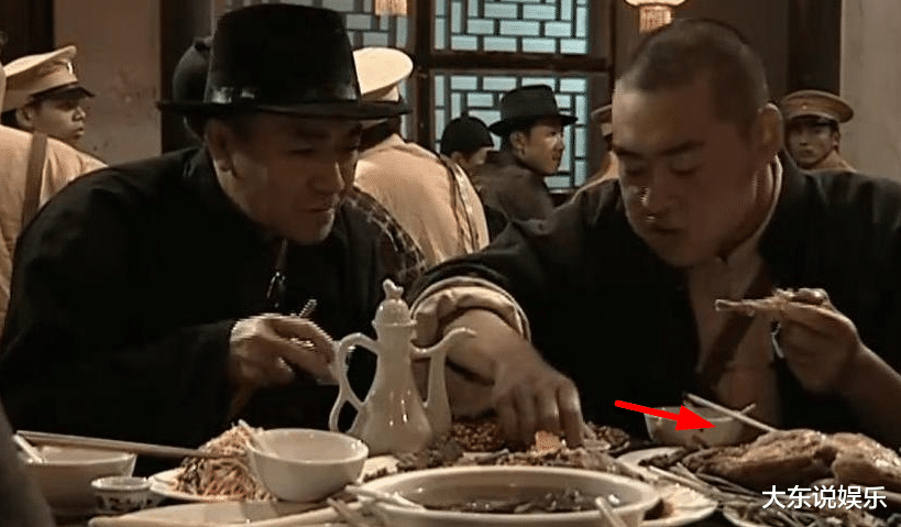 李云龙|亮剑:李云龙喝酒、魏和尚吃鸡,看到亮剑3:我吃不起!