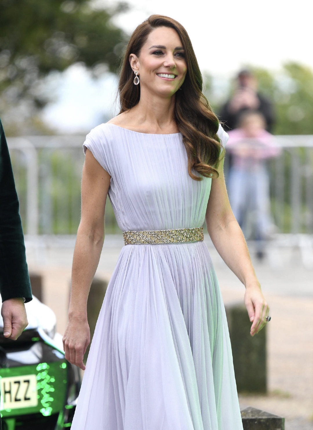 爱买买买的百万姐 凯特王妃现身平价超市,穿衣朴素妆容淡雅,低调出行买万圣节装饰