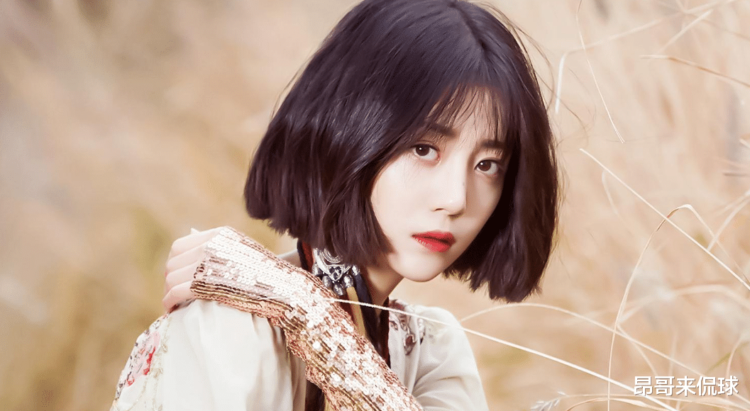 杨幂|事业上升期跟杨幂解约，想靠单打独斗闯事业，现今沦落到卖洗发水