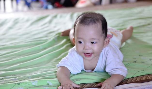 杨幂|五岁的小糯米正面照曝光，看清相貌后，网友：难怪杨幂不愿公开