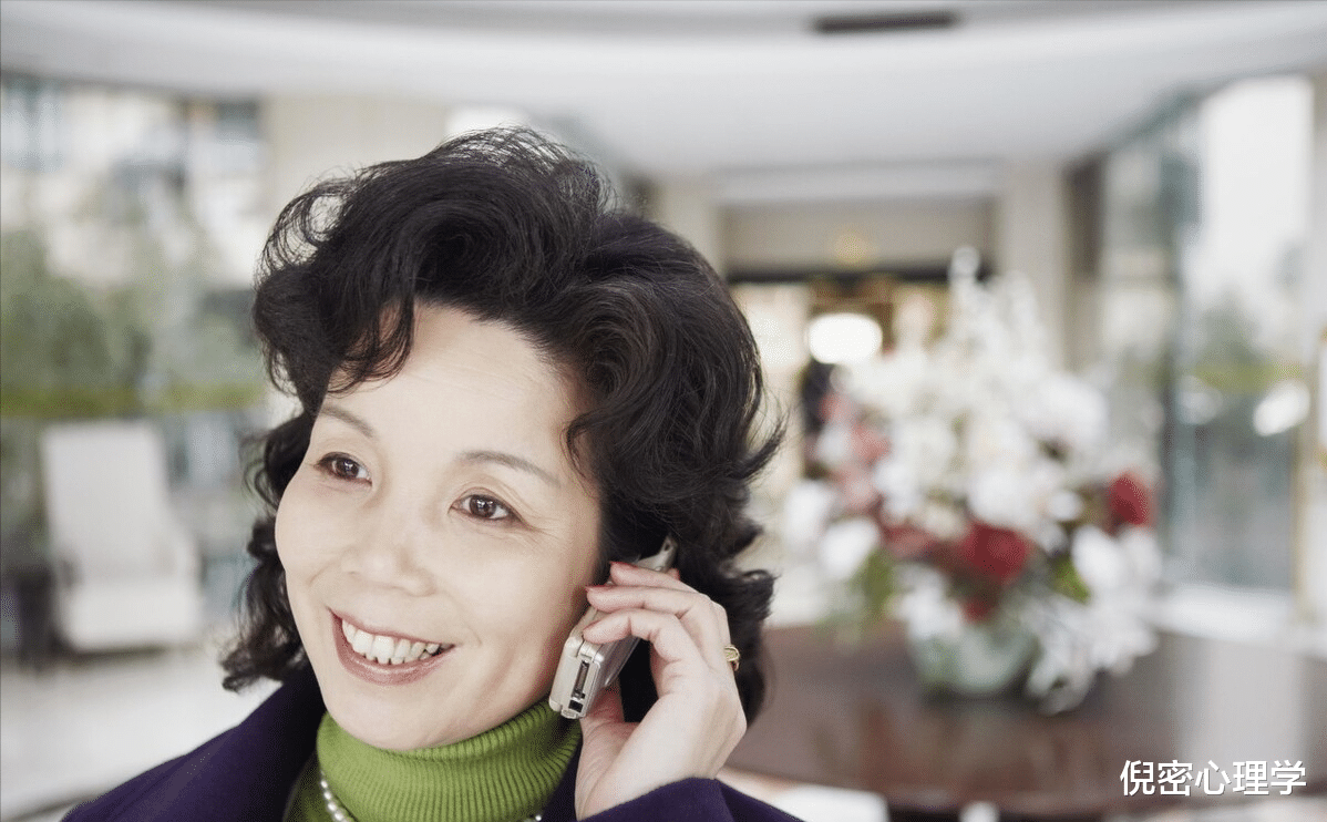 52岁保姆哭诉:工资6千,却被雇主当妻子一样使唤,太没尊严了