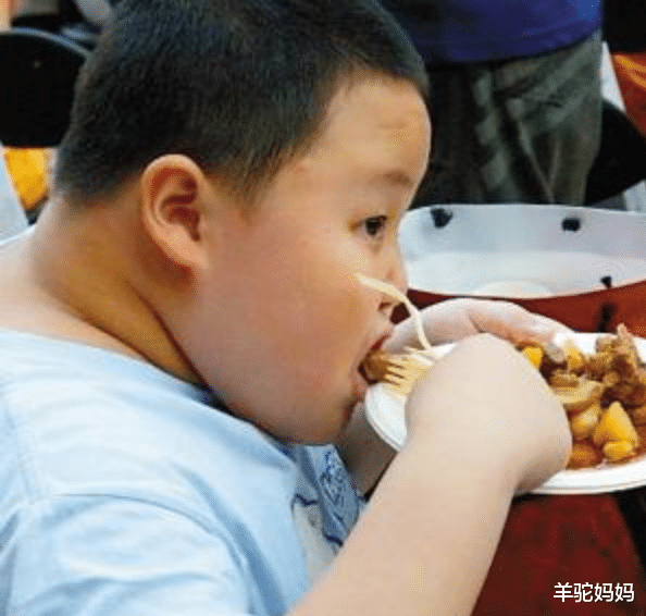 羊驼妈妈|父母一口一口将10岁男孩喂成“肝硬化”,不少父母仍在做,要警惕