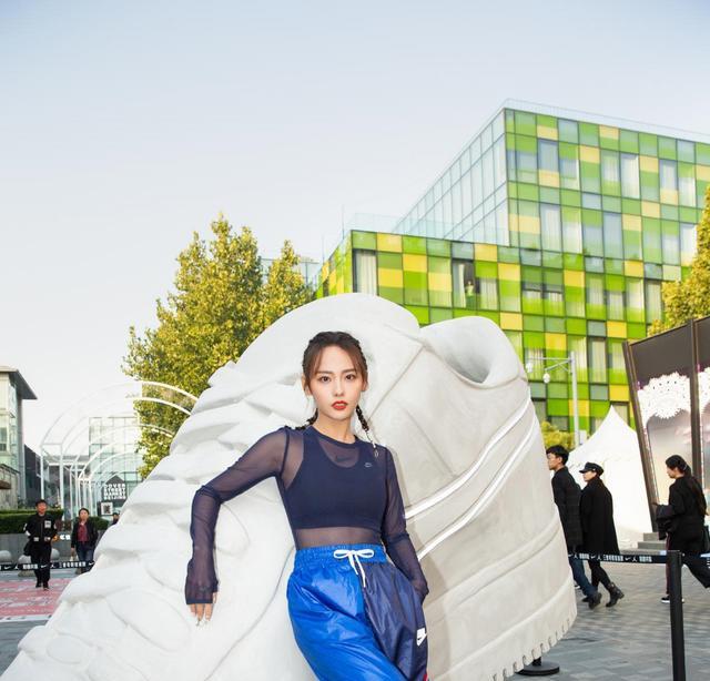 空气刘海|张嘉倪的空气刘海怎么穿才好看?