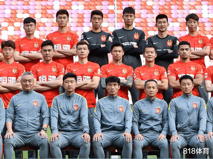广州队|唏嘘! 广州队拍中超全家福, 主帅郑智第一排C位, 7大归化仅剩蒋光太