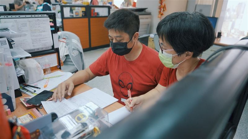 求职|侏儒症患者求职百次遭拒逆袭成知名顶尖业务