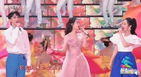 迪丽热巴|五四晚会是仙女集合吗？热巴惊艳变学生妹，关晓彤杨紫美出新高度