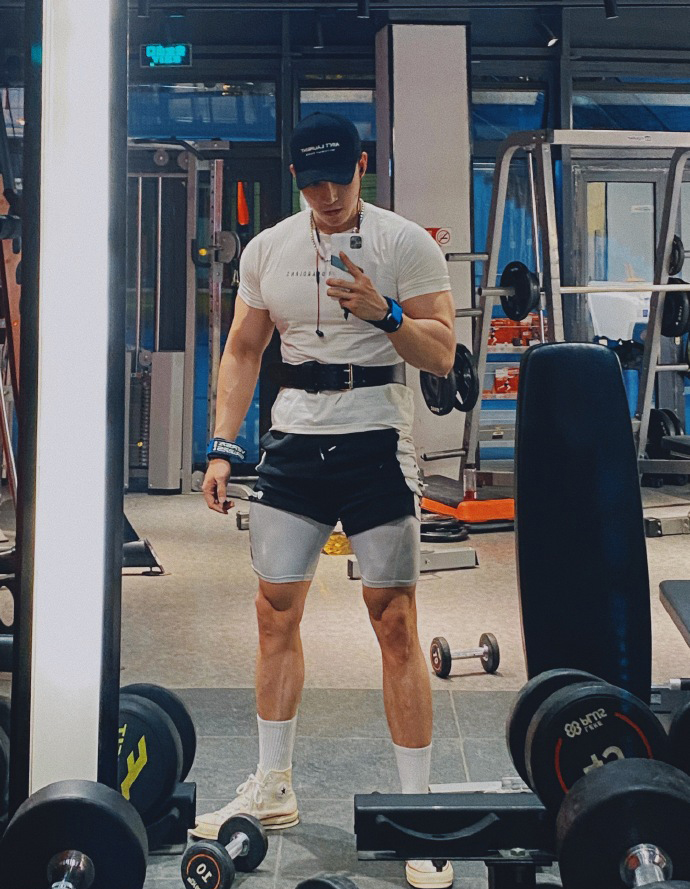 电影|一张偶像明星脸，身材不输健身私教，30岁大男孩满身肌肉棒棒哒！