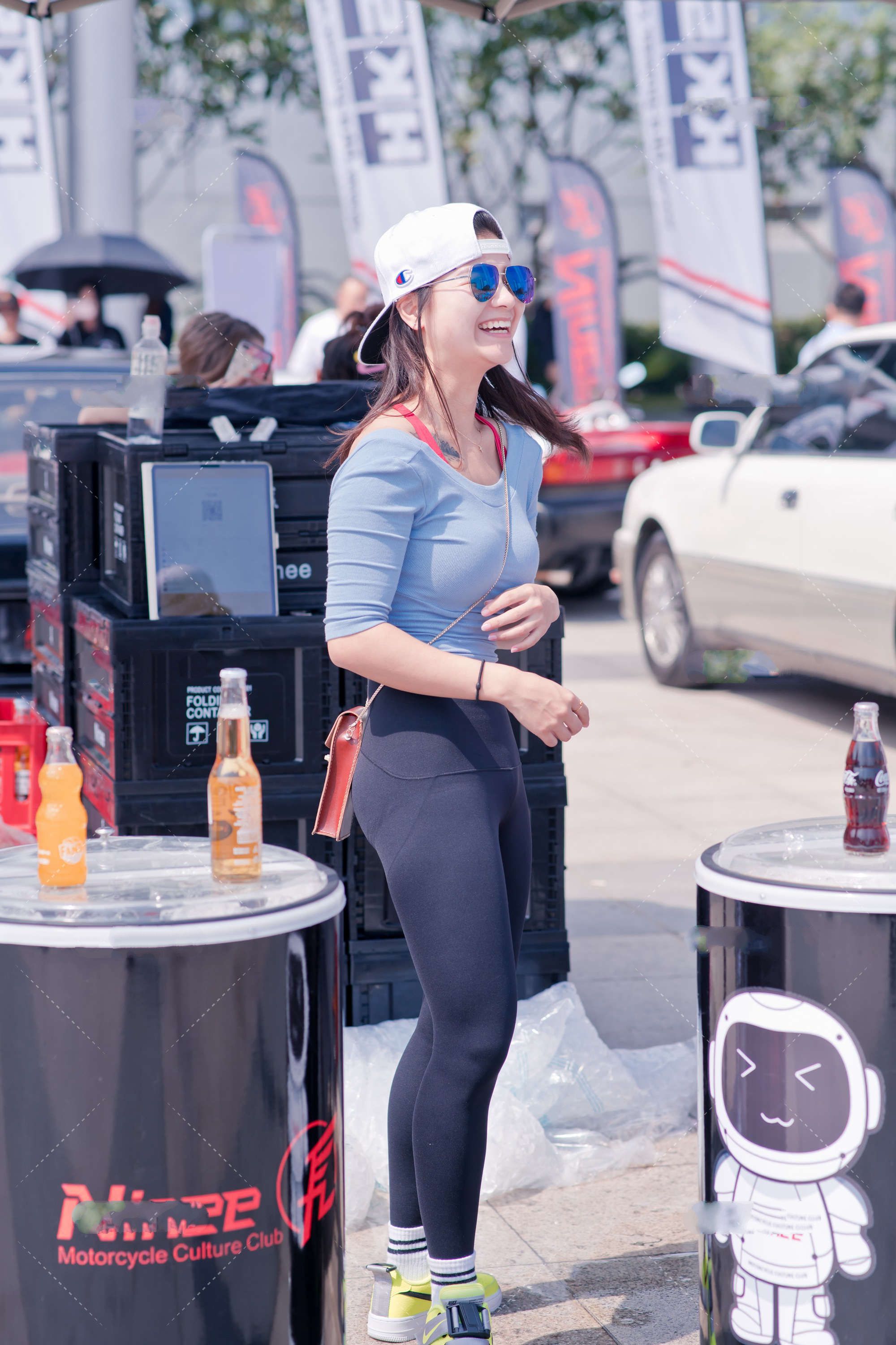 穿衣搭配|浅蓝色针织衣怎么搭配才好看？一起来get同款吧