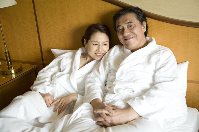 茶余饭后一点酒|从舞伴到 “失贞”,广场舞毁了我一生