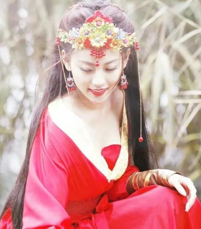 张嘉倪|“蛇蝎阔太”张嘉倪的上位之谜