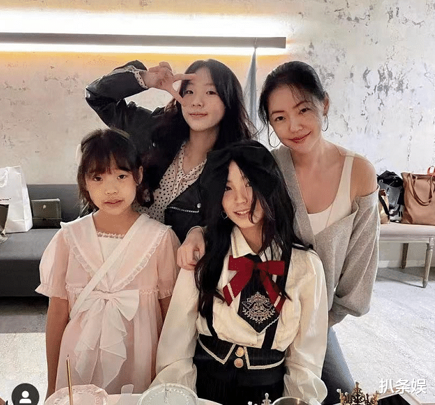 许韶恩|小S二女儿晒击剑照,14岁许韶恩清秀可人,越长越漂亮