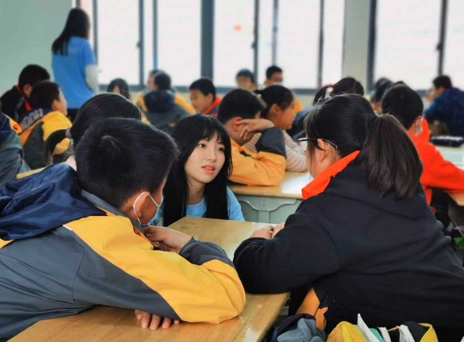 大学|大学生活也有“潜规则”，辅导员基本不会明说，可学生要小心谨慎