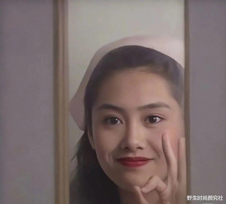 野生时尚颜究社 她这张脸的美貌,真的没有尴尬期