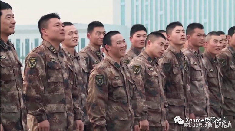 王宝强|王宝强再练腹部绕杠，却险些从单杠跌落，网友：成名以后堕落了