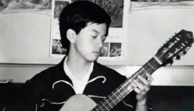 李健|李健：娶了10岁认识的女孩，恩爱17年至今丁克