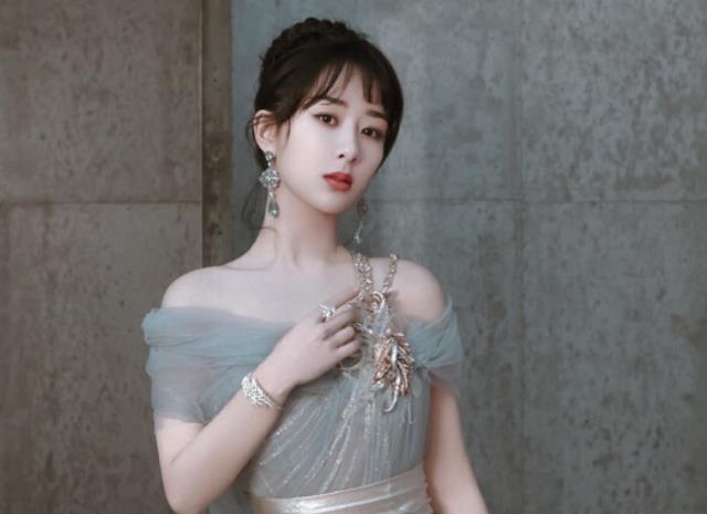 杨紫|新四小花旦名单公布：杨紫靠实力获认可，而她入榜却掀起争议