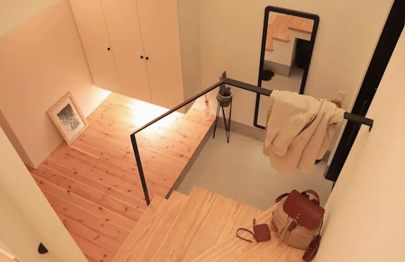 |85平小居住三个娃,客厅没有沙发,妈妈定期扔扔扔,好清爽