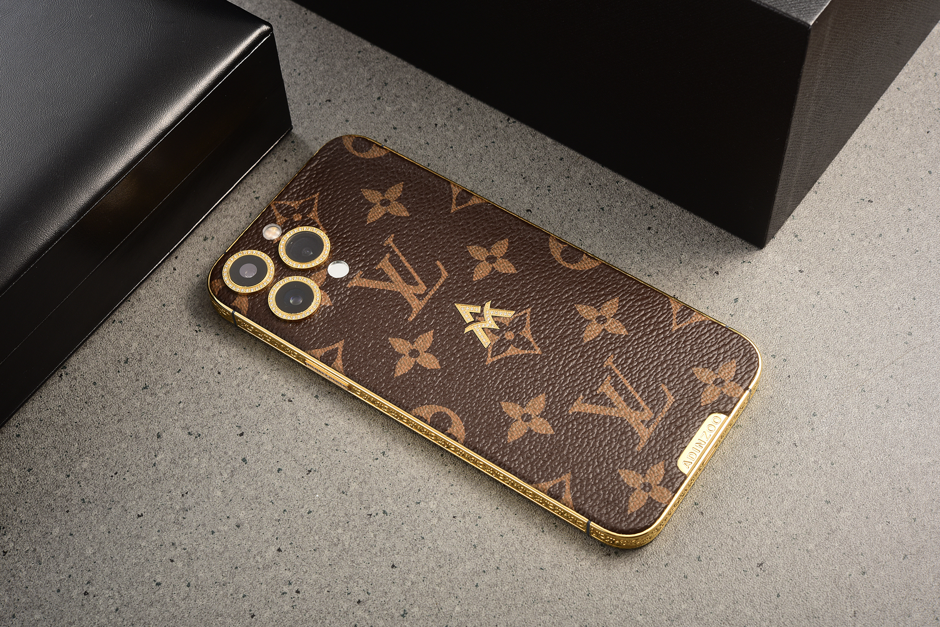 iPhone|买一台售价10W人民币的iPhone，你却来谈性价比？