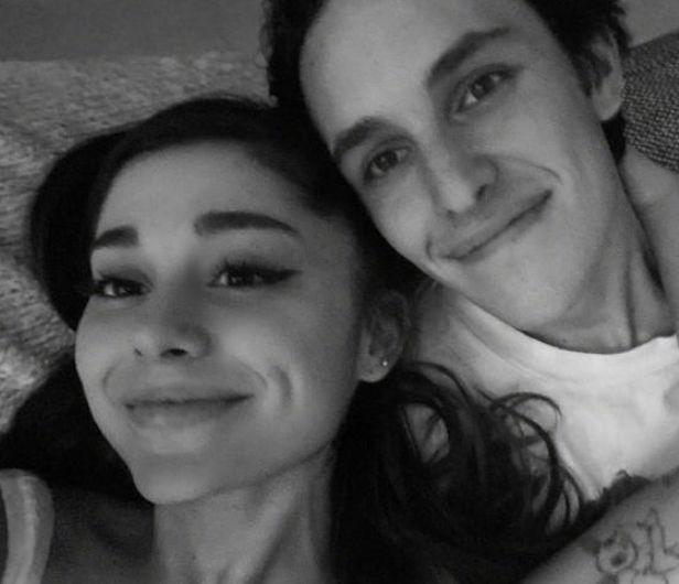 阳光的野菜花 恭喜！身家9亿的美国小天后A妹与男友已低调完婚