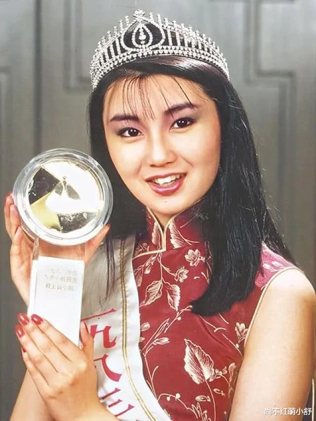 尚不红萌小舒|张曼玉20、30年前时髦穿搭火了，多年后网友：今天穿衣都比不上她