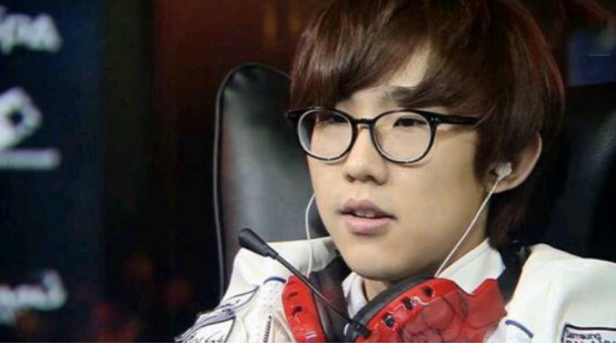 imp|imp直播看《孤泳者》忍不住爆笑 发声:Uzi很强没必要黑他