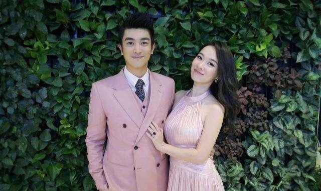 李嘉欣|李嘉欣带儿子逛街，穿的裤子引热议，网友：亲情也不能越界