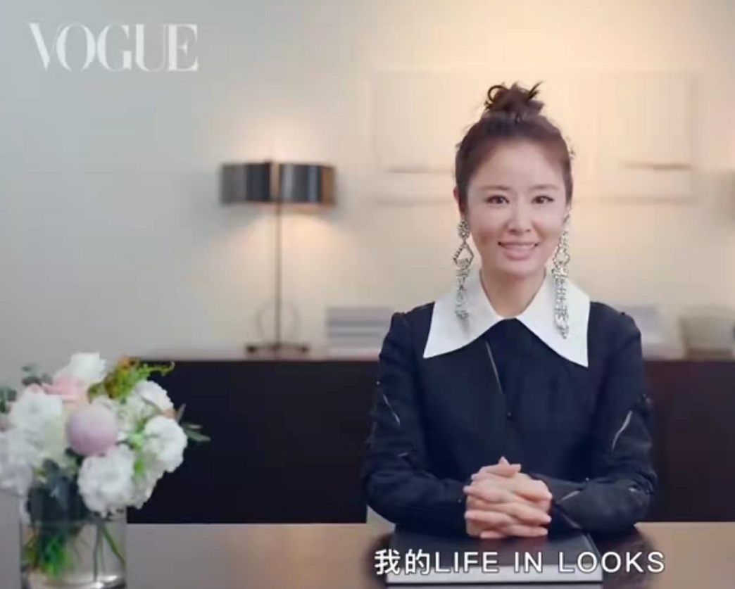 林心如|45岁林心如老态藏不住！涂芭比粉口红扮嫩翻车，谈霍建华一脸娇羞