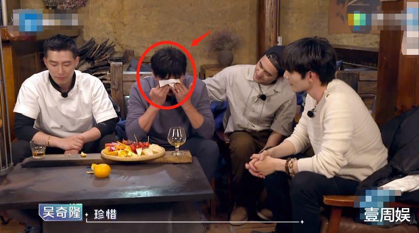 吴奇隆|吴奇隆跟窦骁一起喝酒,情绪失控崩溃大哭,背后原因让人心疼!