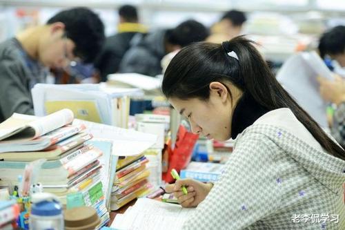 老李侃学习|学生考研初试426分排名榜首，复试竟被导师取消，原因太尴尬