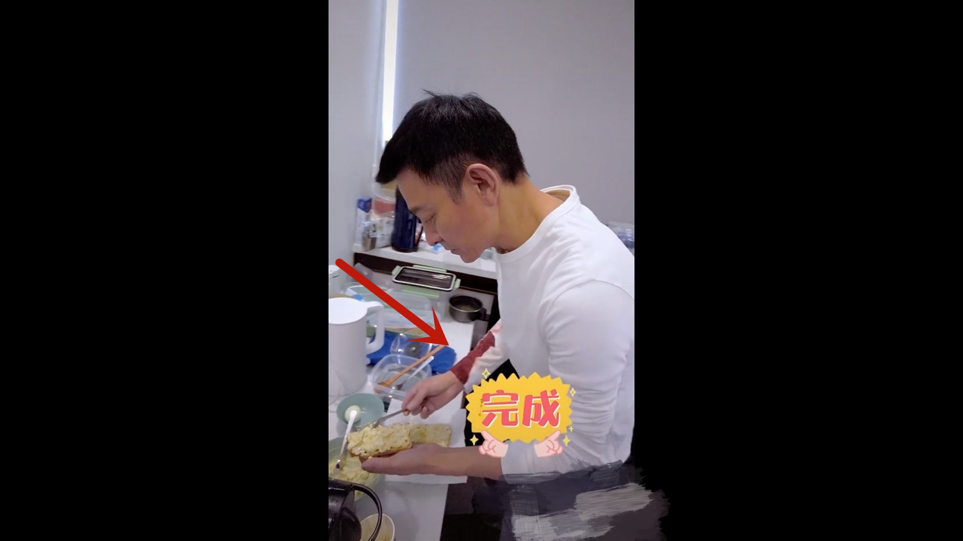 白举纲|刘德华大秀厨艺，手臂惊现大片血迹，粉丝纷纷留言表示关心