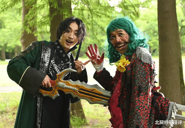 尤里|假面骑士圣刃:流苏被无情斩杀,尤里和天灾也将领盒饭,老乌觉醒