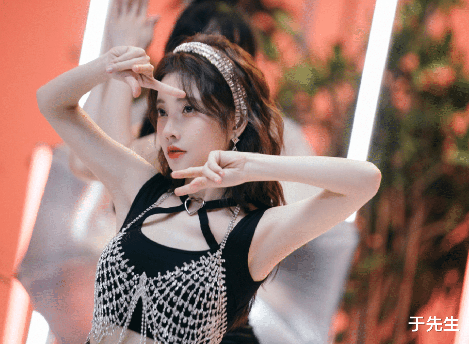 胡瓜|冯提莫发专辑上热搜，这波操作很是迷茫，网红也能当明星