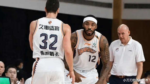 上海男篮|300万！李春江拿CBA最高年薪，未来打造四小虎+两超巨的王炸阵容