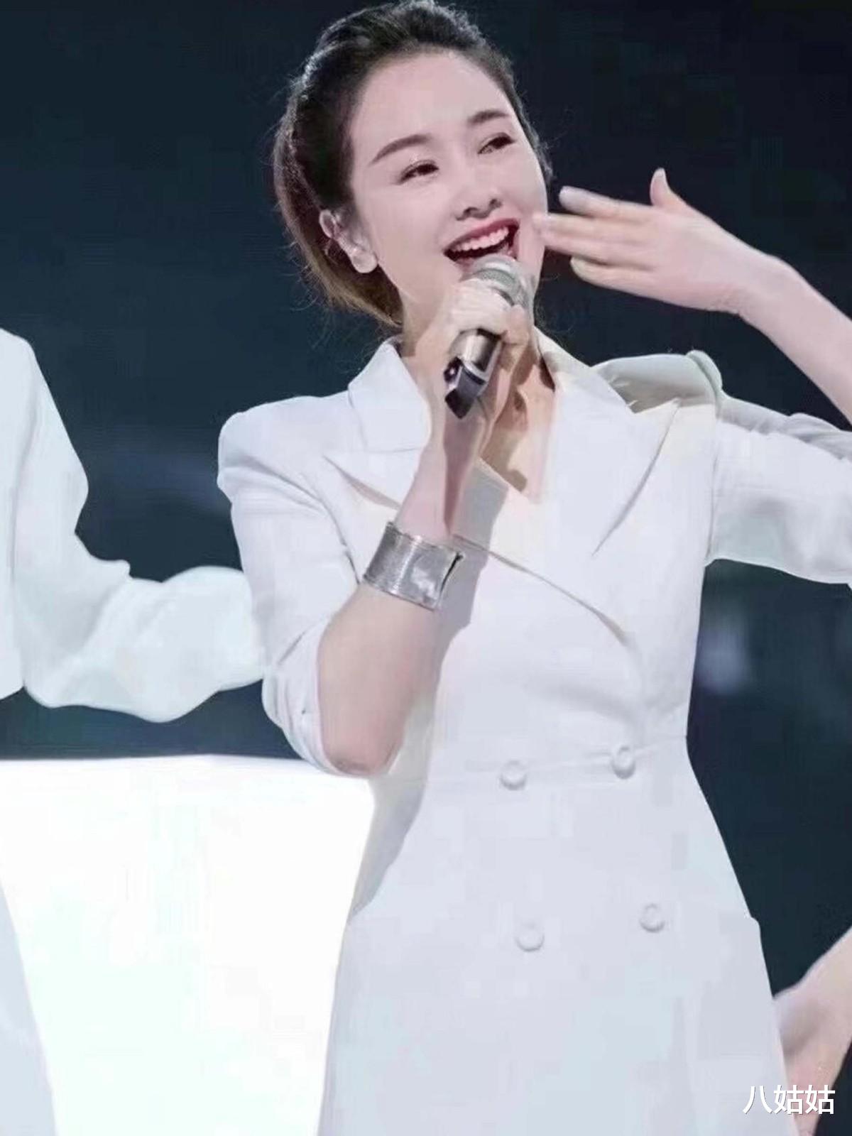 左小青|43岁左小青，曾让陈道明陷入绯闻，与大20岁富豪离婚后，现状如何