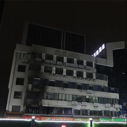 映象网 杭州通报门诊部失火致18人受伤 负责人已被控制
